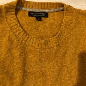 Mens Banana Republic mustard sweater.
